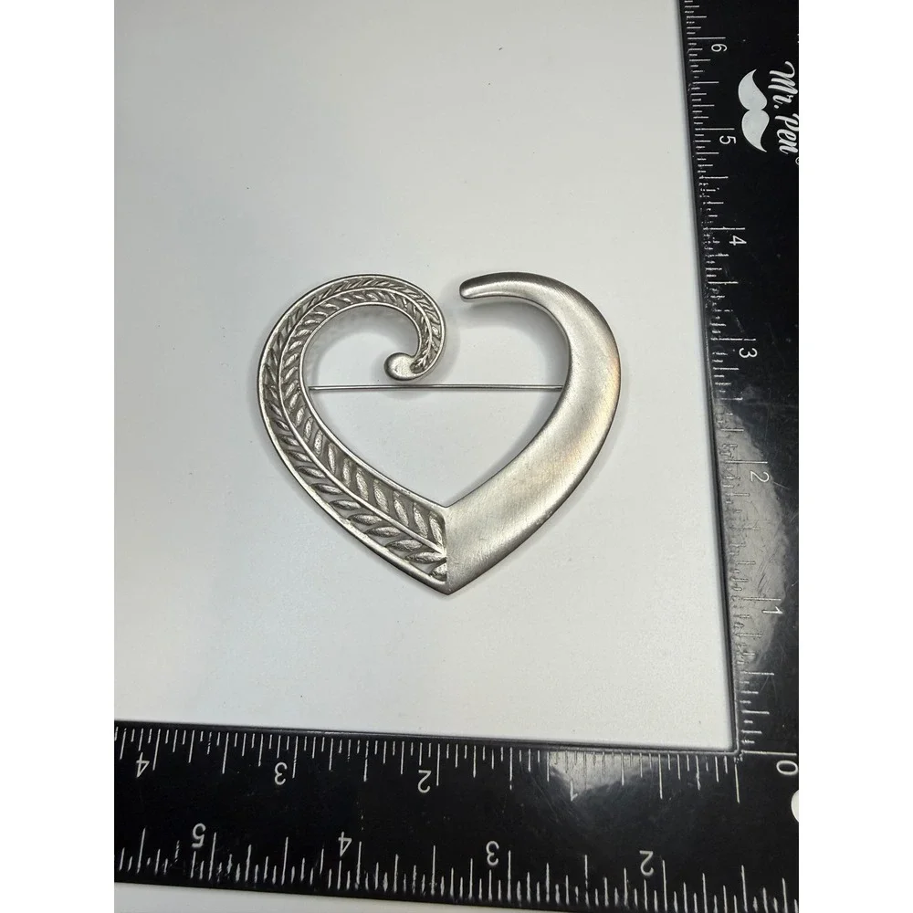 JJ Jonette Jewelry Silver Tone Open Heart Wheat Leaf Swirl Brooch Large Pin